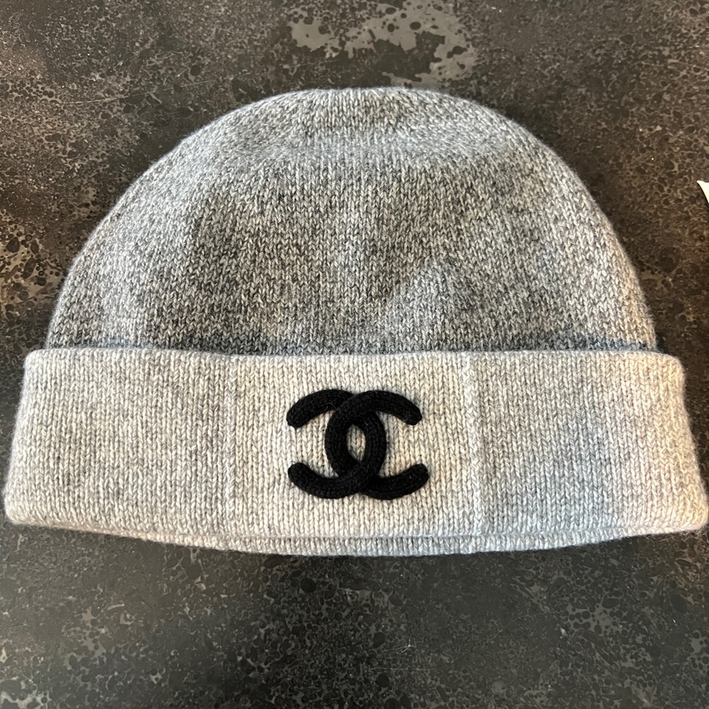 Brand New Authentic Chanel Beanie 25K Black & Grey Unisex One Size SOLD OUT!! - Picture 7 of 8